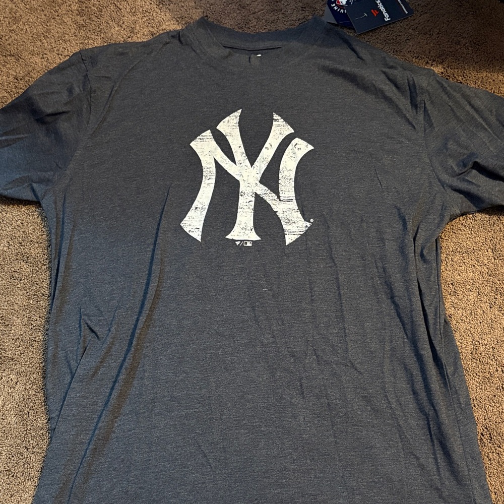 NWT Men’s XL TALL New York Yankees Gray T-Shirt